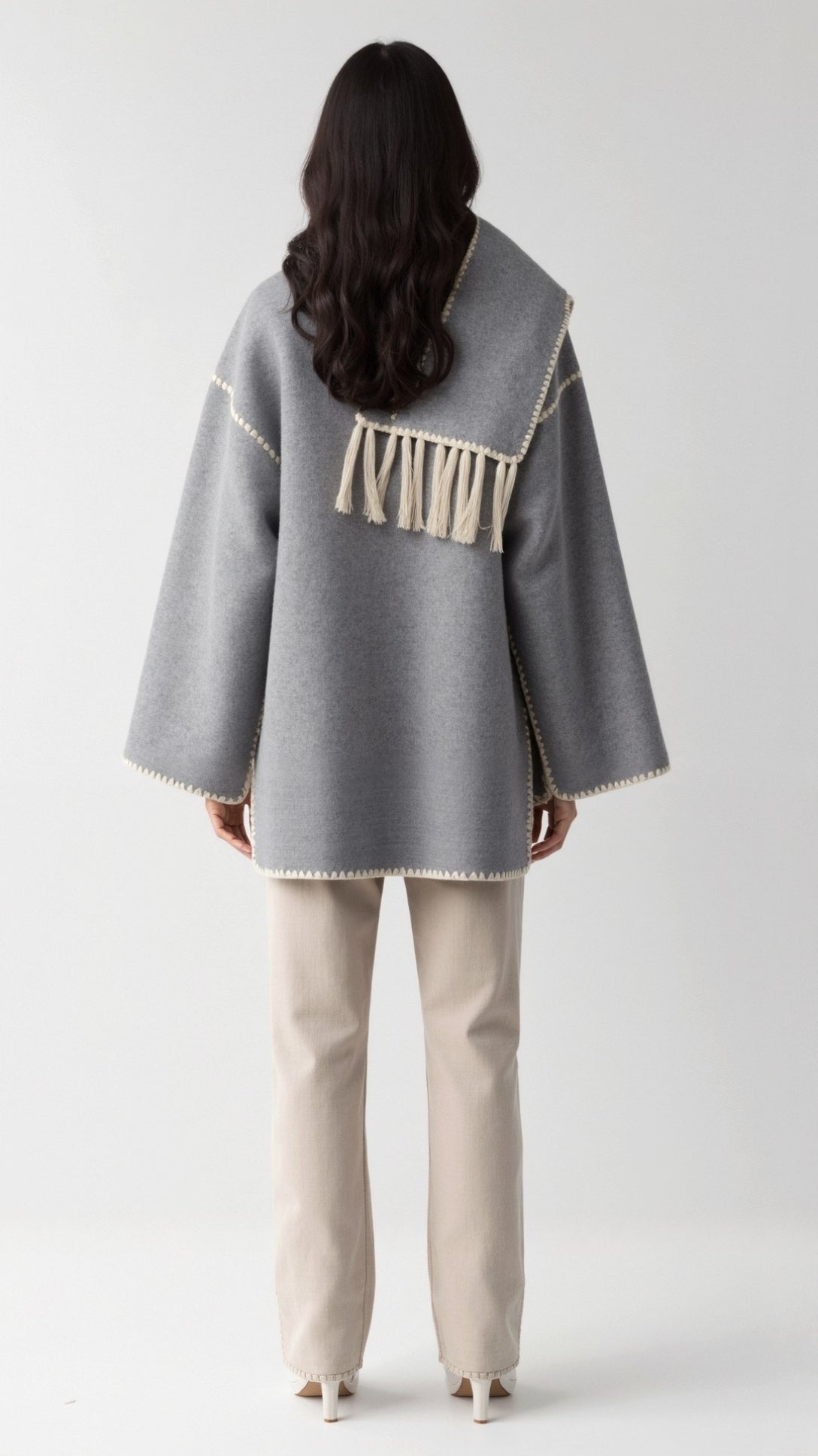 Nika - Kratek Plašč s Kontrastnim Robom