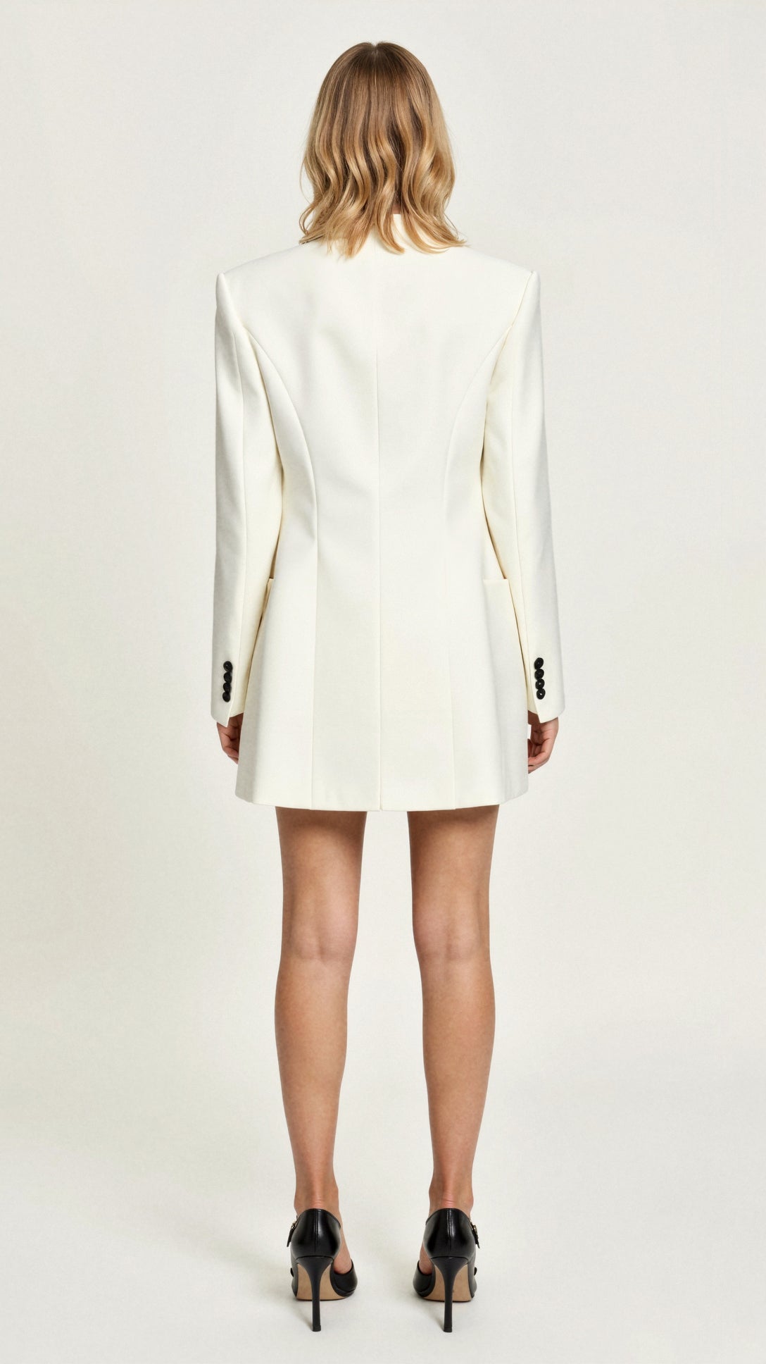 Spela - Bela Obleka v Stilu Suknjiča