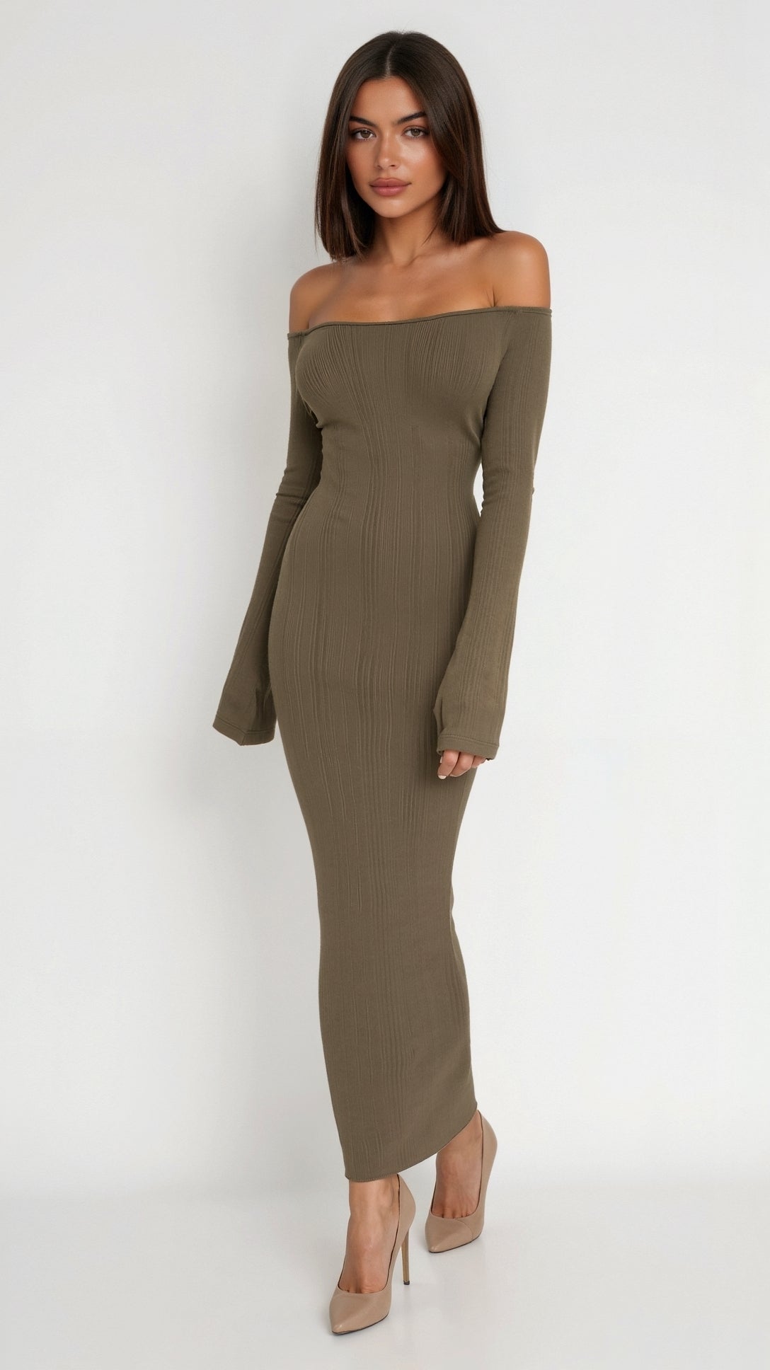 Metka - Elegantna Rebrasta Obleka z Zvonastimi Rokavi