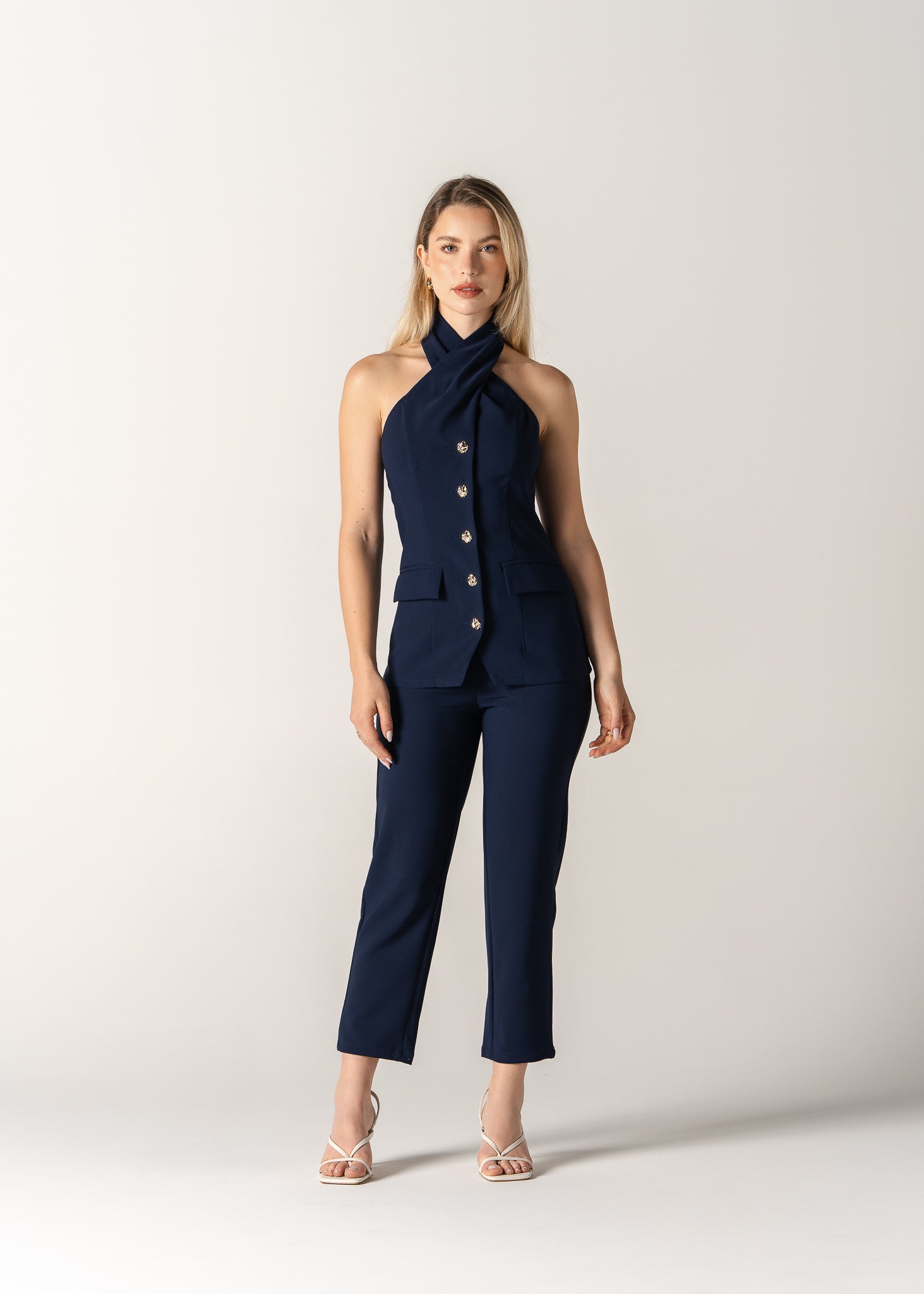 Zala - Strukturiran Top z Zlatimi Gumbi