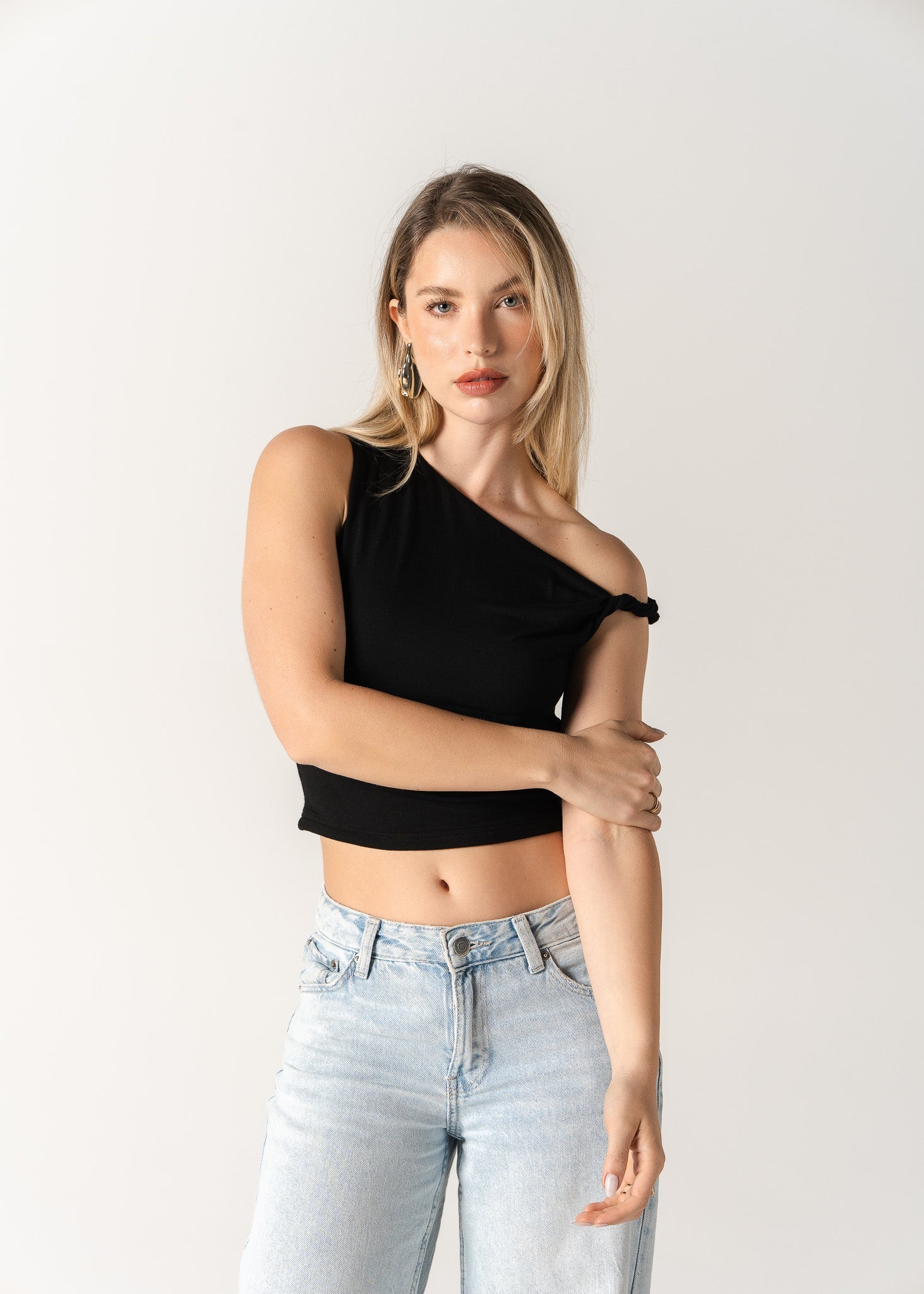 Neža - Eleganten Asimetričen Top