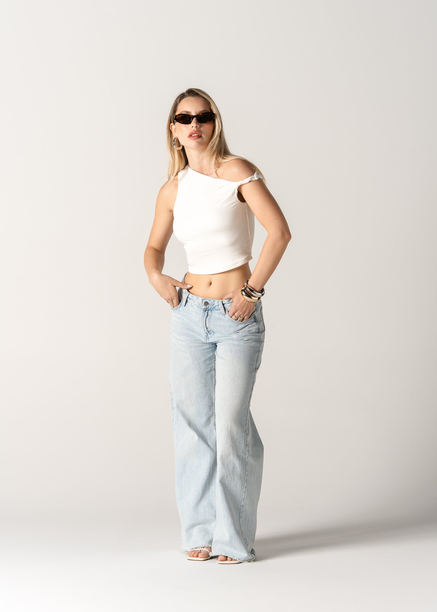 Lana - Eleganten Asimetričen Top