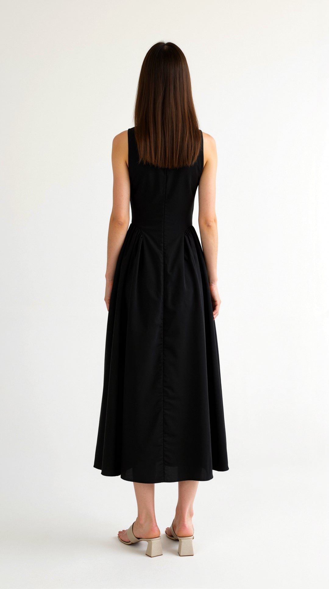 Alexandra Zračni Laneni Oblek z Izrezi" can be rewritten as "Alexandra Zračni Laneni Oblek s Cut-Out Detajli.